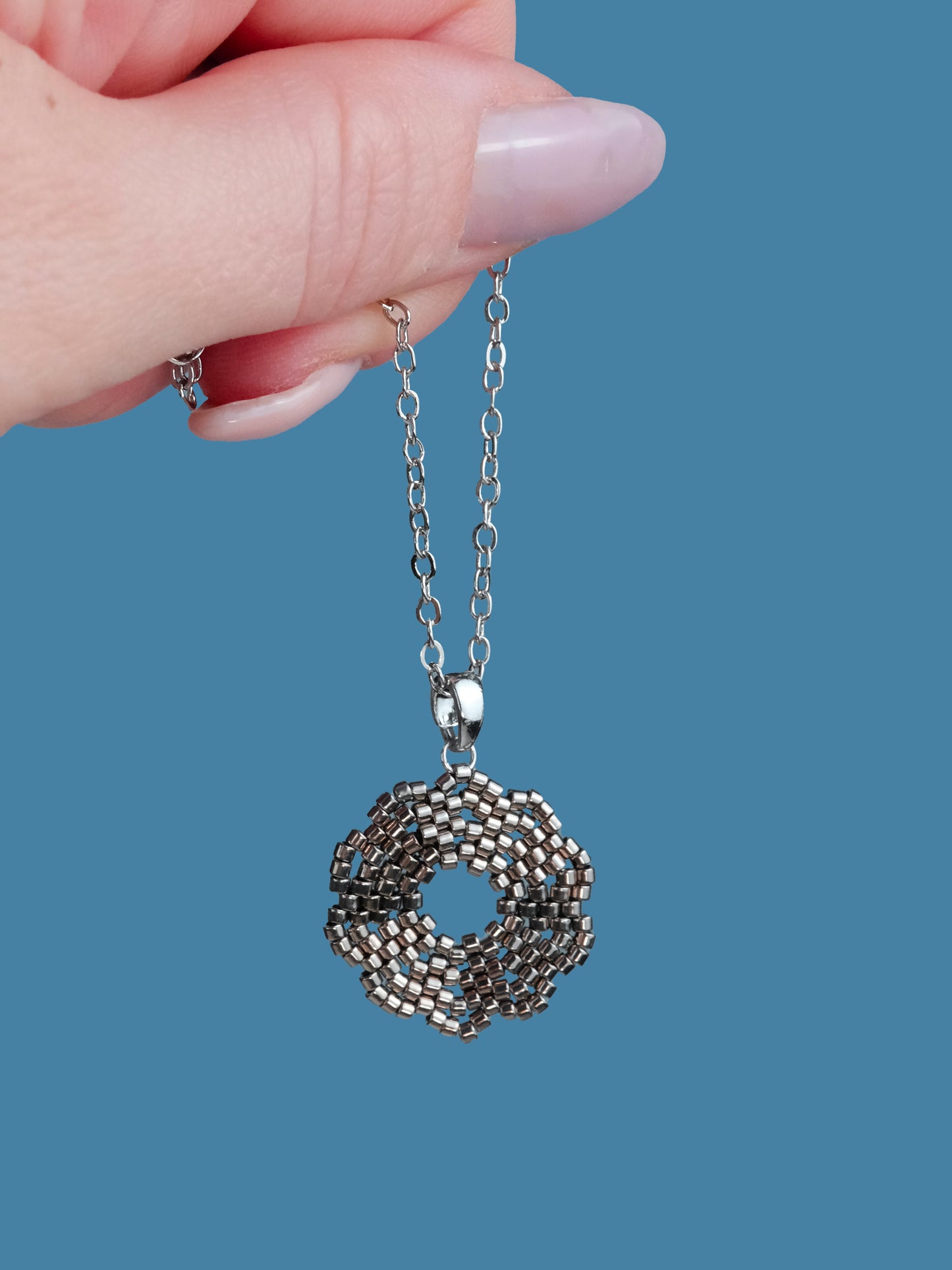 "Fleur Silver" Flower Pendant Necklace