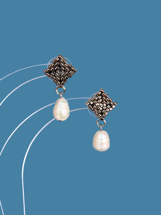 "Elise Silver" Silver Plated Stud Earrings with a Pearl
